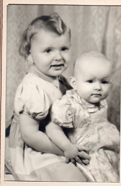 (A1)   Dolores (Wnuk) Brown and Rosemarie (Wnuk) Besetzny