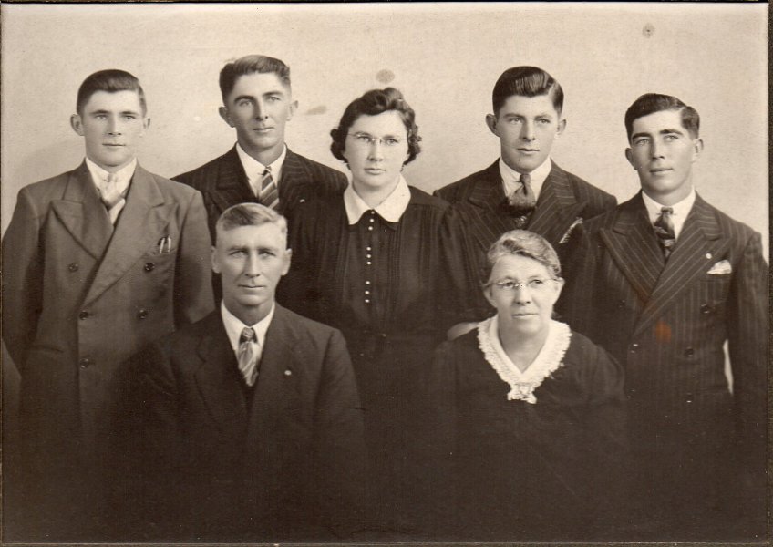 (G)  Joseph H. Roers and Mathilda Gertrude (Woida) Roers Family.  L to R:  Florian (1919-2014), Alois (1912-1987), Anna Marie (1910-1982), Roman (1921-2004), Carl (1916-2004)